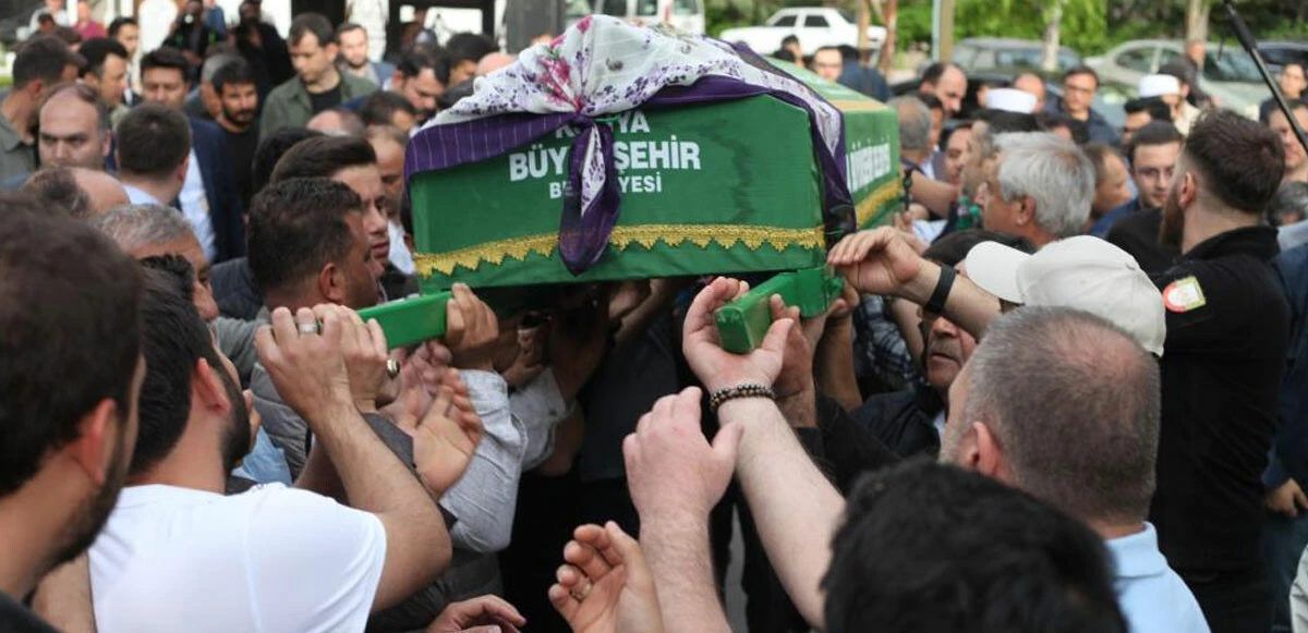 Otobüs kazasında hayatını kaybeden üniversite öğrencisine acı veda