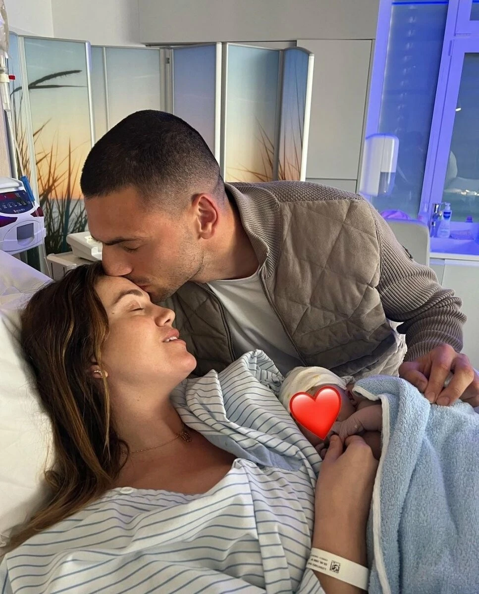 Merih Demiral baba oldu! İlk defa fotoğrafı paylaştı