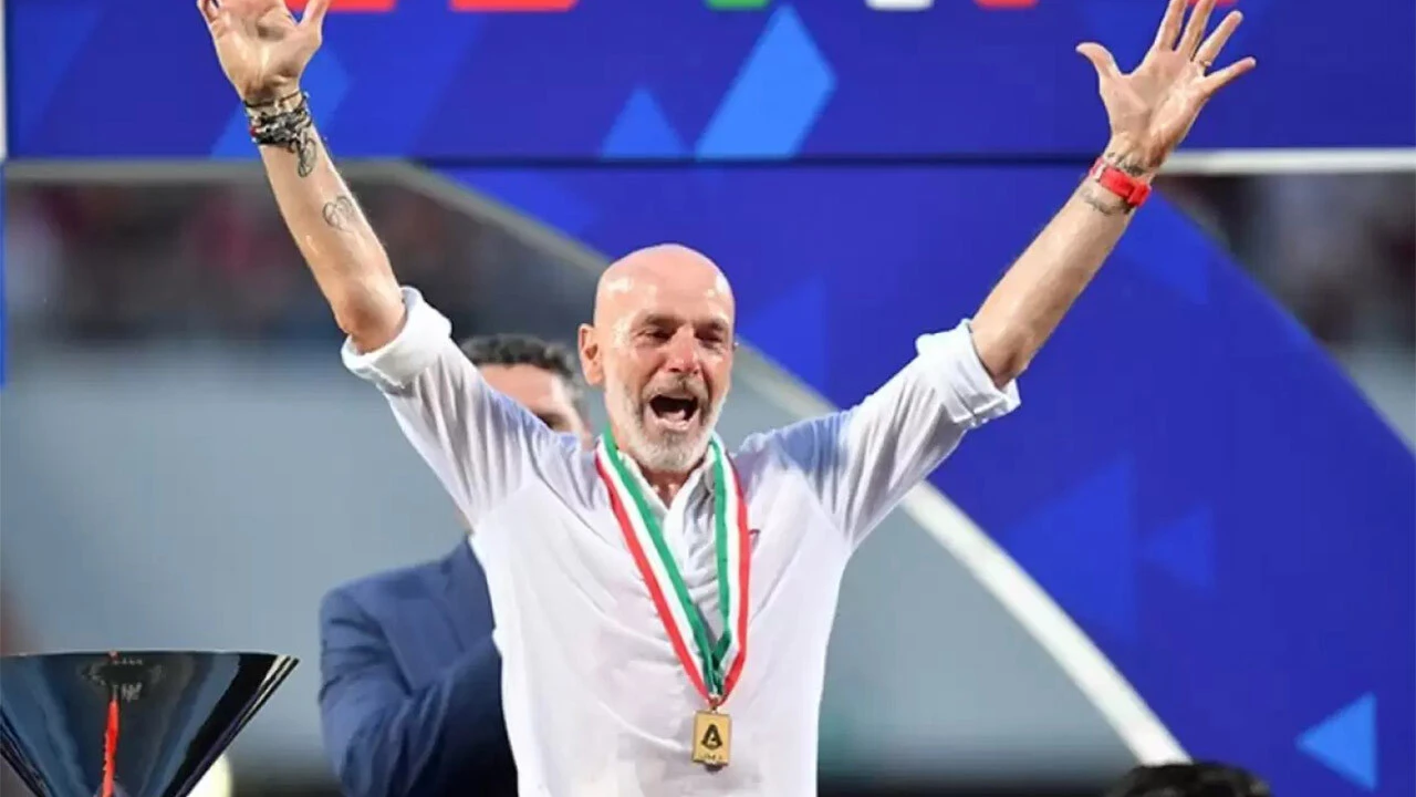 Milan Teknik Direktörü, Şampiyonluk Kutlamalarında Madalyasını Çaldırdı: Seria A Lig Yönetimi'nden Cevap Gecikmedi