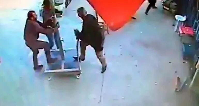 ‘Şemsiye ile uçan’ adam uzay yolculuğuna aday: ‘’Ben de gitmek istiyorum’’