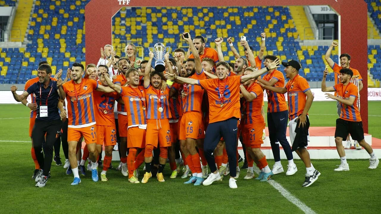 Jan Olde Riekerink'in takımı TFF 2. Lig'e yükseldi