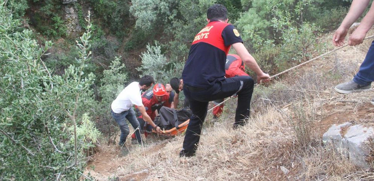 Uçuruma devrilen traktörün sürücüsü öldü