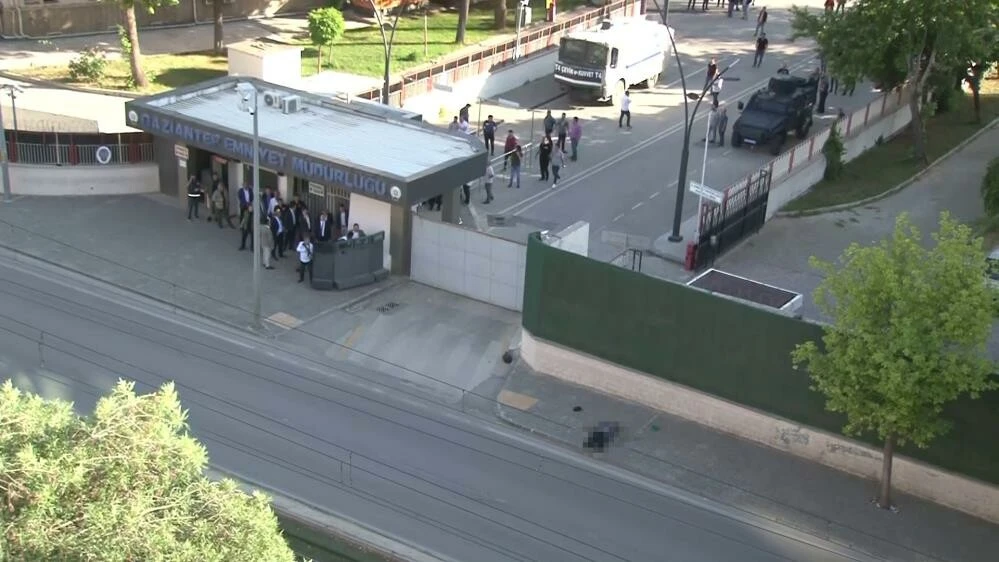 Son dakika! Gaziantep’te canlı bomba alarmı: Saldırgan vurularak etkisiz hale getirildi, sicili kabarık çıktı