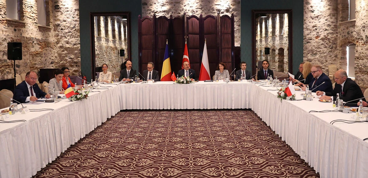 Son dakika! Bakan Çavuşoğlu: Terörle mücadelede kararlılık NATO'nun yeni stratejisinde yer almalı