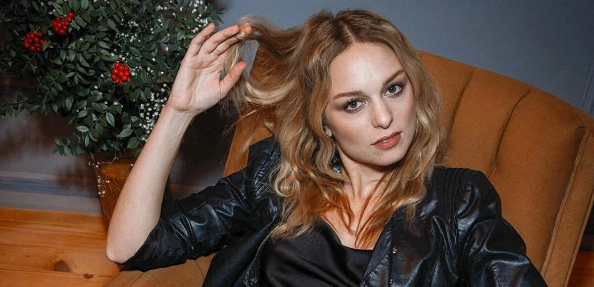 Erşan Kuneri'nin yıldızı Nilperi Şahinkaya'ya Cannes'da <a href=