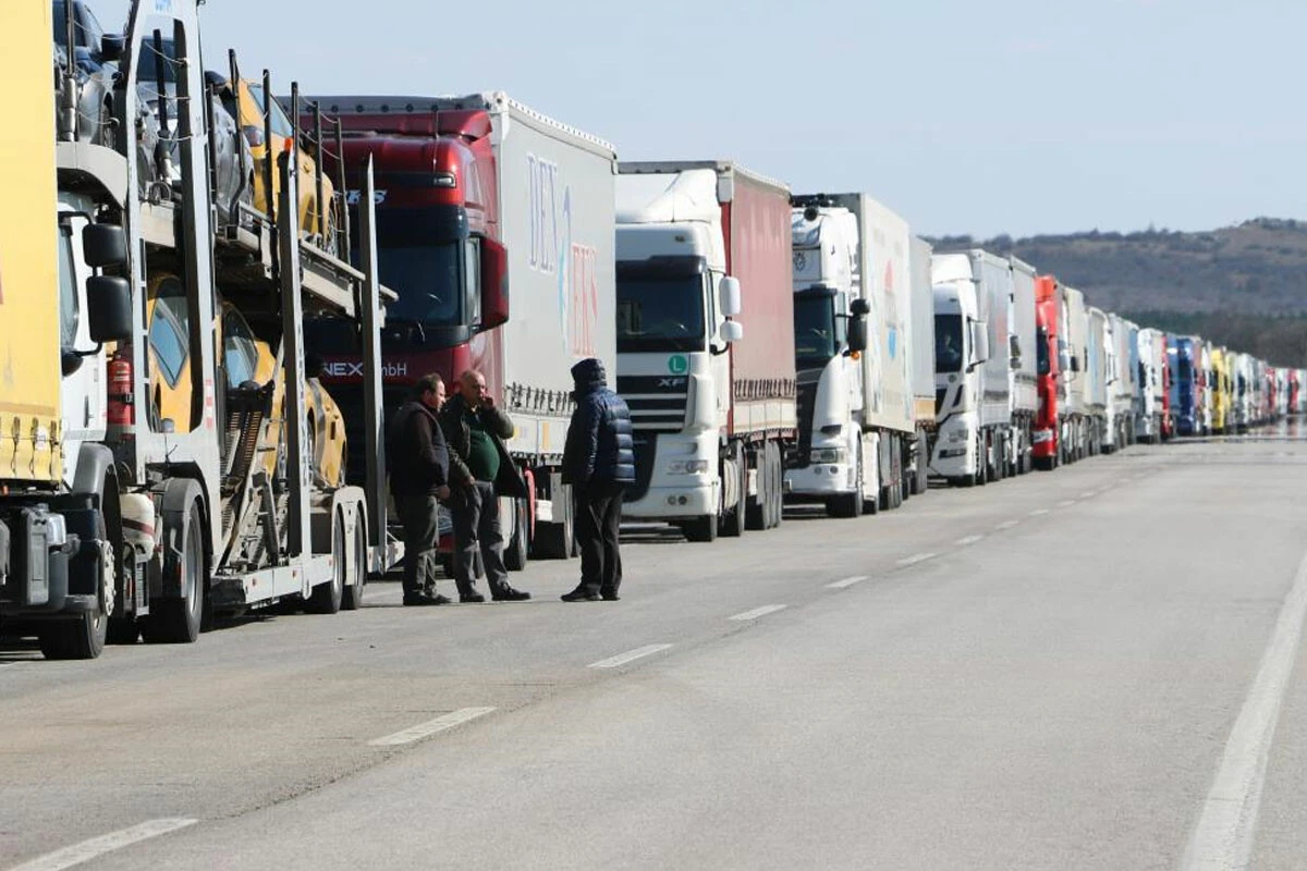 '26 yıllık tırcıyım böylesini görmedim!' Sınır Kapısında 40 km araç kuyruğu