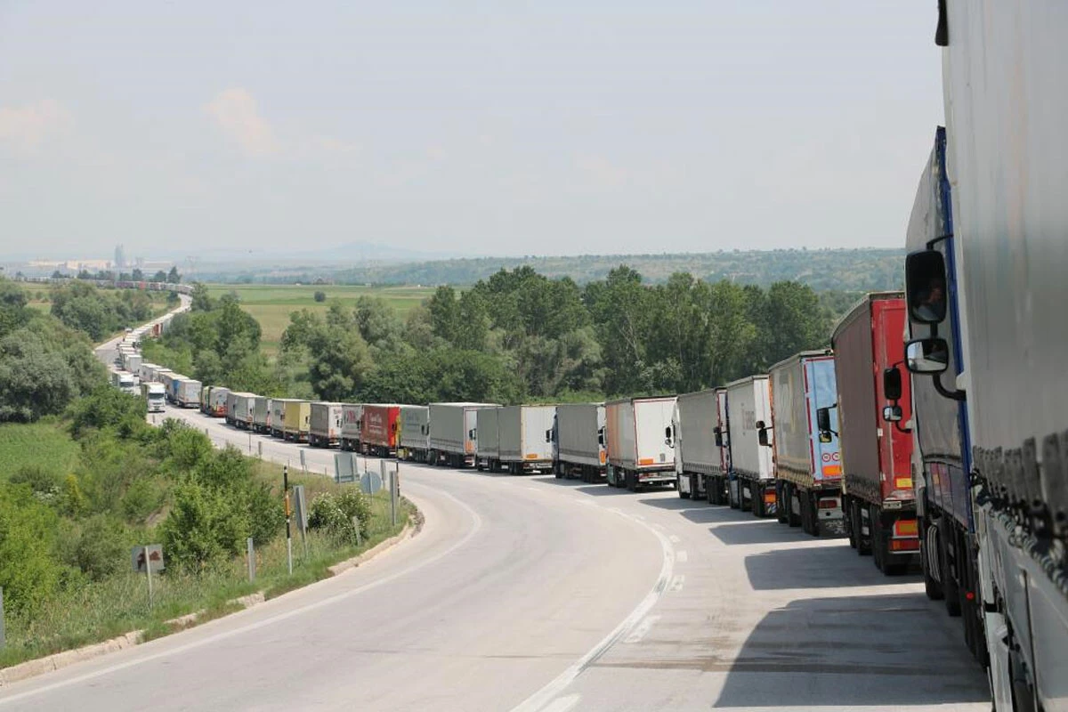 '26 yıllık tırcıyım böylesini görmedim!' Sınır Kapısında 40 km araç kuyruğu