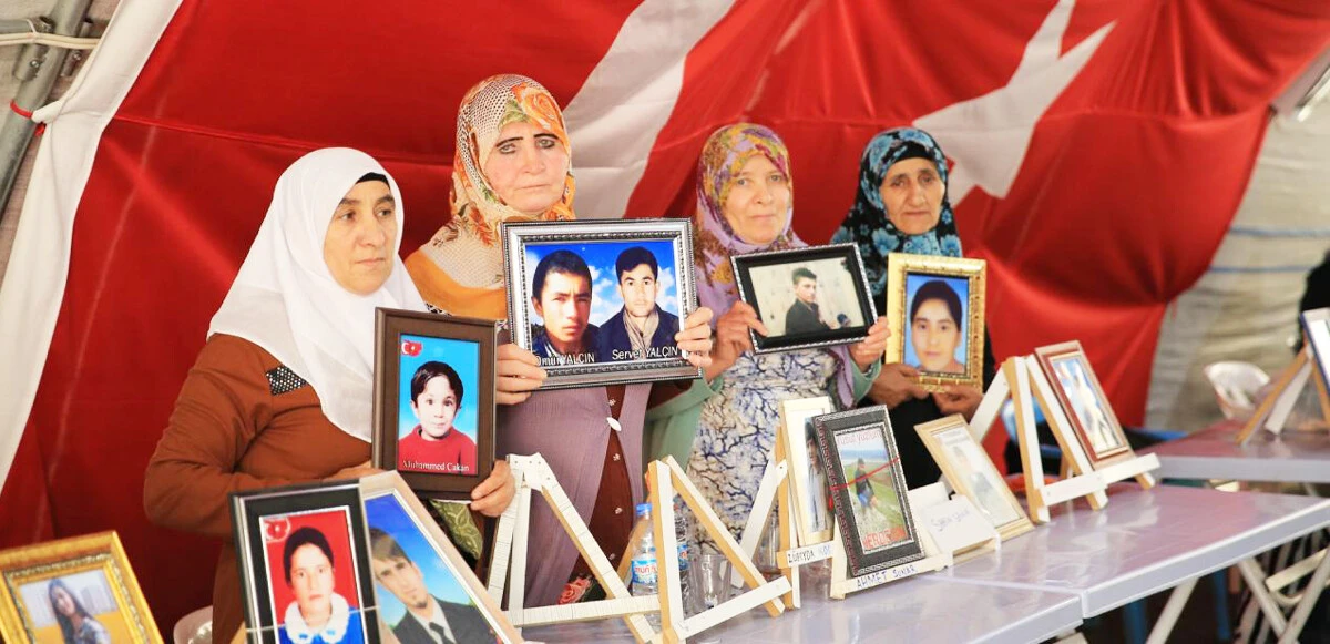 Fahrettin Altun'dan Diyarbakır annelerine destek mesajı: Kutlu bir direnişin hikayesi