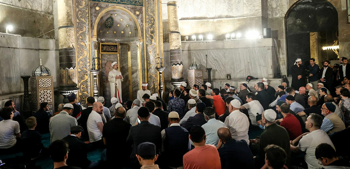 İstanbul’un fethinin 569.yıl dönümü! Gençler Ayasofya Camii’nde buluştu