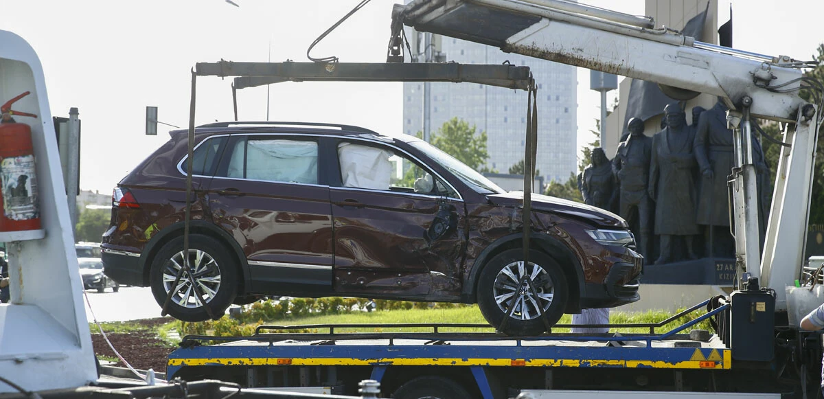 Otomobilin çarptığı dolmuş defalarca takla attı: 20 yaralı