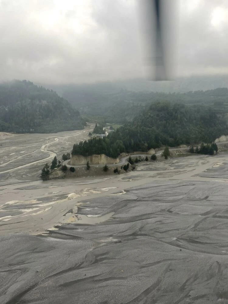 Uçağın enkazına ulaşıldı: 22 kişiyle kayboldu 14 ceset bulundu