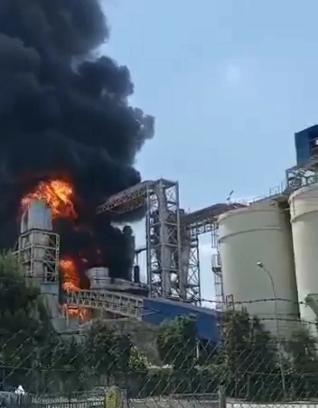 Kazan bomba gibi patladı! Bursa'da orman ürünleri fabrikasında yangın: 2 ölü, 5 yaralı