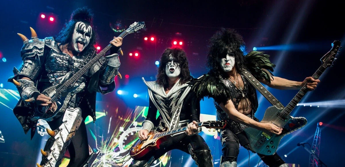 Unutulmaz sahne kostümlerine veda zamanı geldi: Dünyaca ünlü hard rock grubu 'Kiss' emekli oluyor