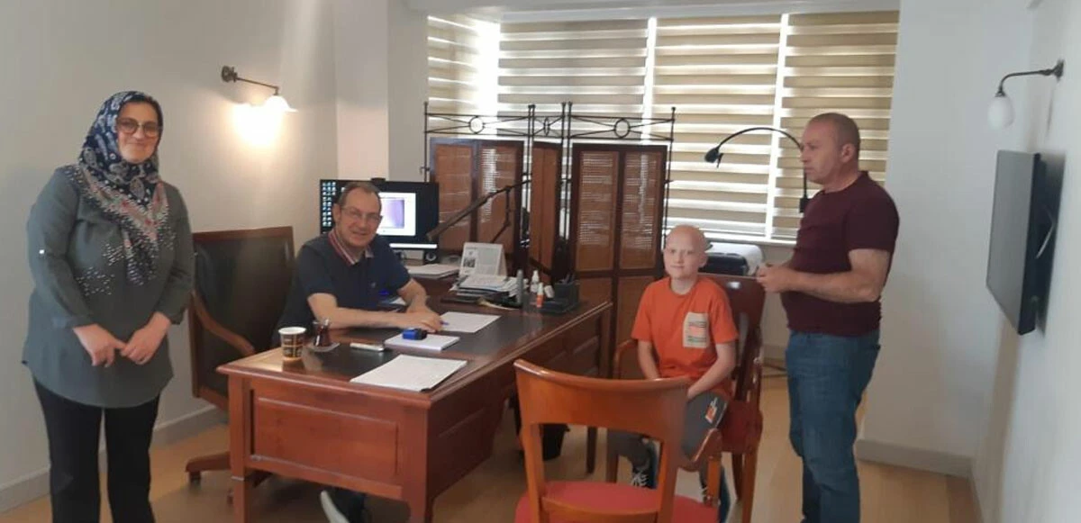 11 yıl önce gittiği berber hayatını kararttı! Arkadaşlarının dalga konusu oldu