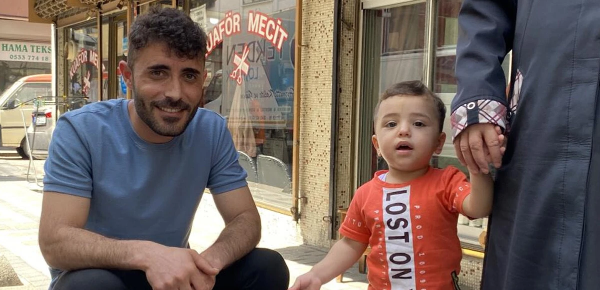 Balkondan düşen çocuğu havada yakaladılar! Esnafın dikkati çocuğu hayatta tuttu