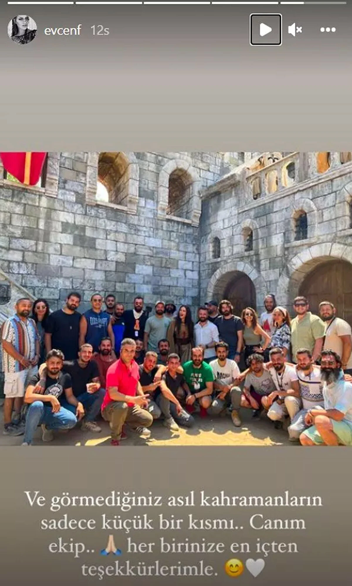 Burak Özçivit’in eşi Fahriye Evcen Alparslan Büyük Selçuklu’ya veda etti