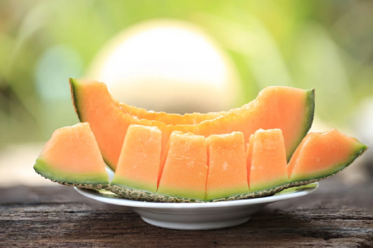 Kavunun kabuklarını atıyorsanız hemen bundan vazgeçin! Böbrek taşlarını yok ediyor, sedef, egzama ve saç dökülmesini anında önlüyor! Sakın atmayın bu yöntemle 5 kilo verin