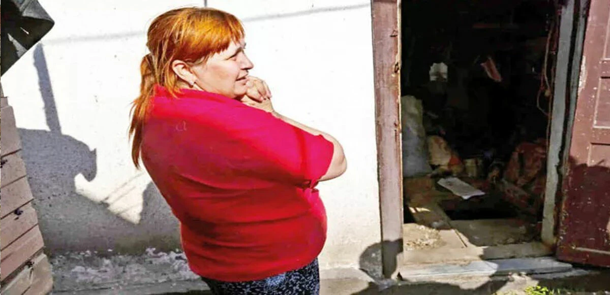 Evlerinin üstüne uçak düştü! Şans eseri kurtuldular