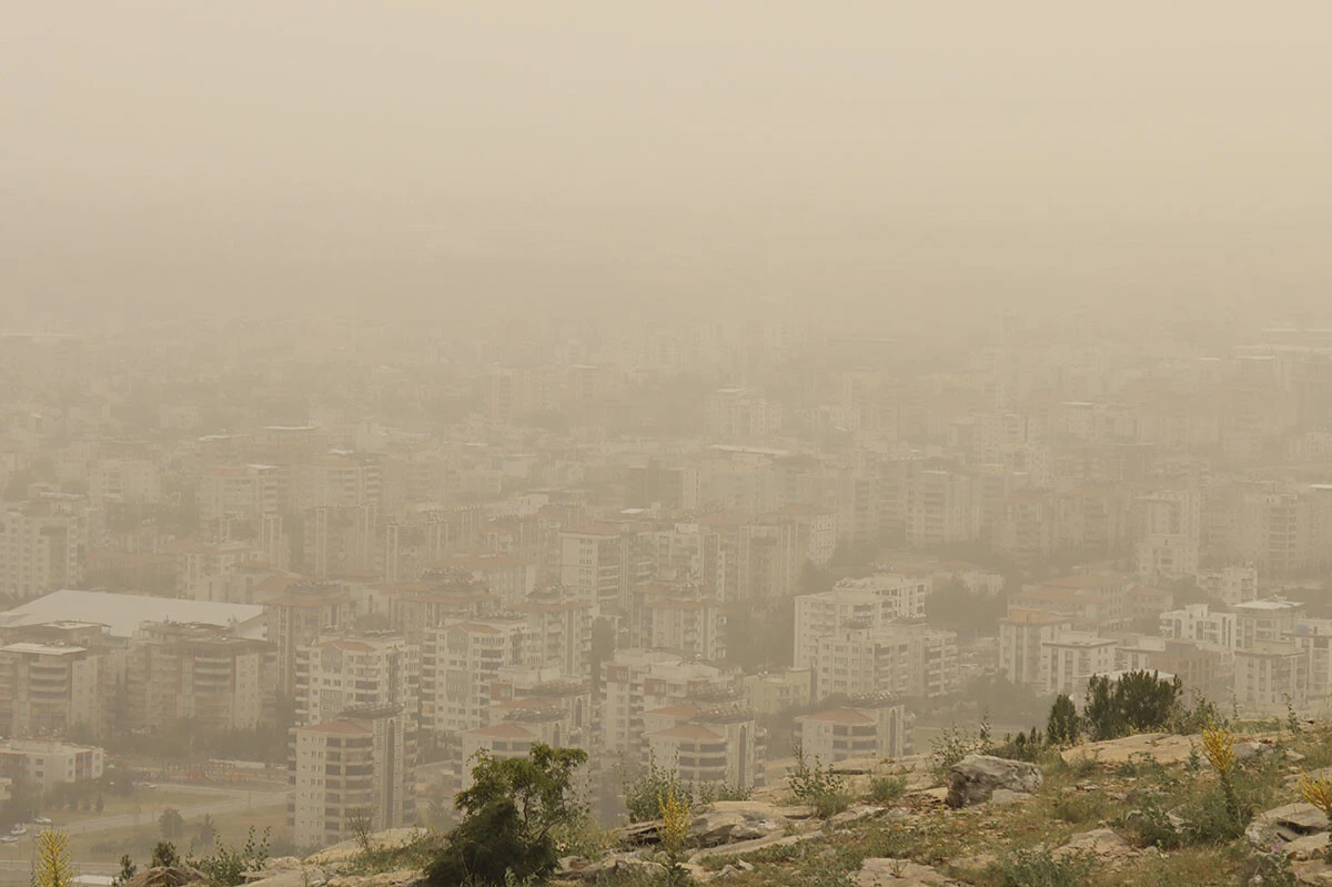 Akdeniz ve Güneydoğu'da toz taşınımı hayatı olumsuz etkiliyor
