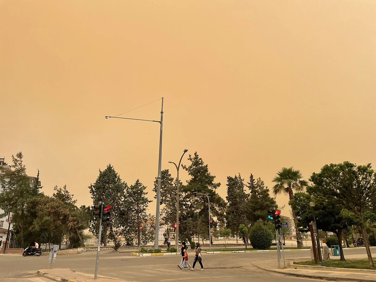 Akdeniz ve Güneydoğu'da toz taşınımı hayatı olumsuz etkiliyor