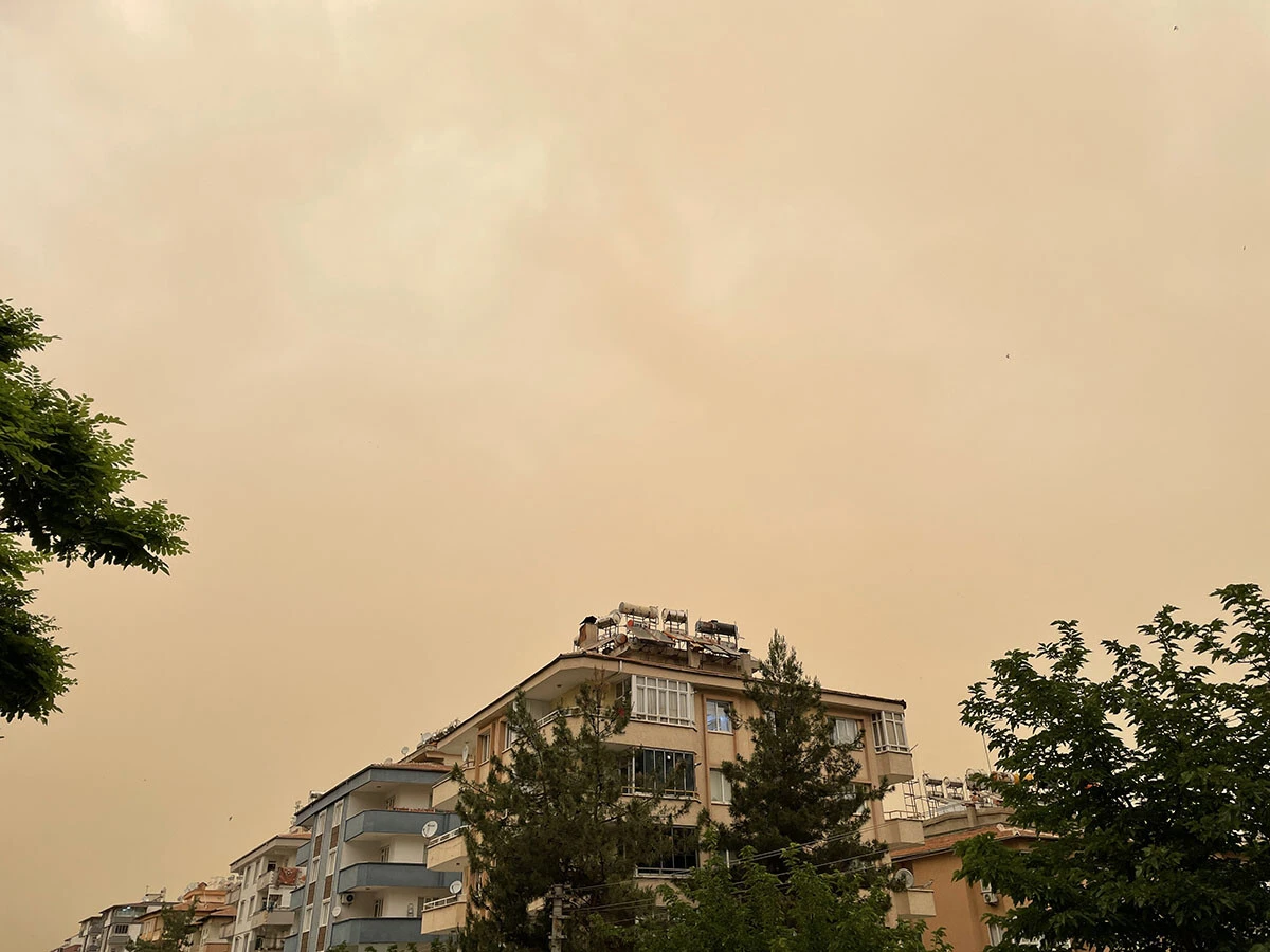 Akdeniz ve Güneydoğu'da toz taşınımı hayatı olumsuz etkiliyor