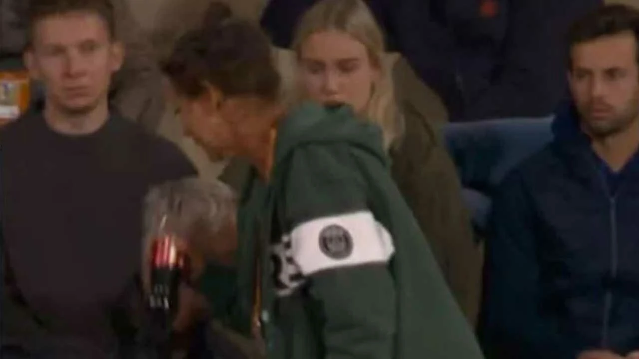 Roland Garros'da Holger Rune'den olay hareket: Annesini tribünden kovdu!