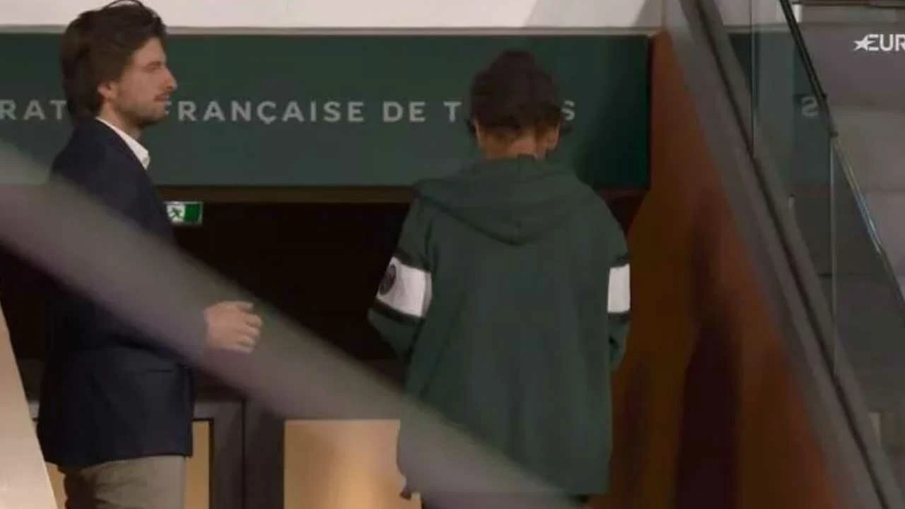 Roland Garros'da Holger Rune'den olay hareket: Annesini tribünden kovdu!