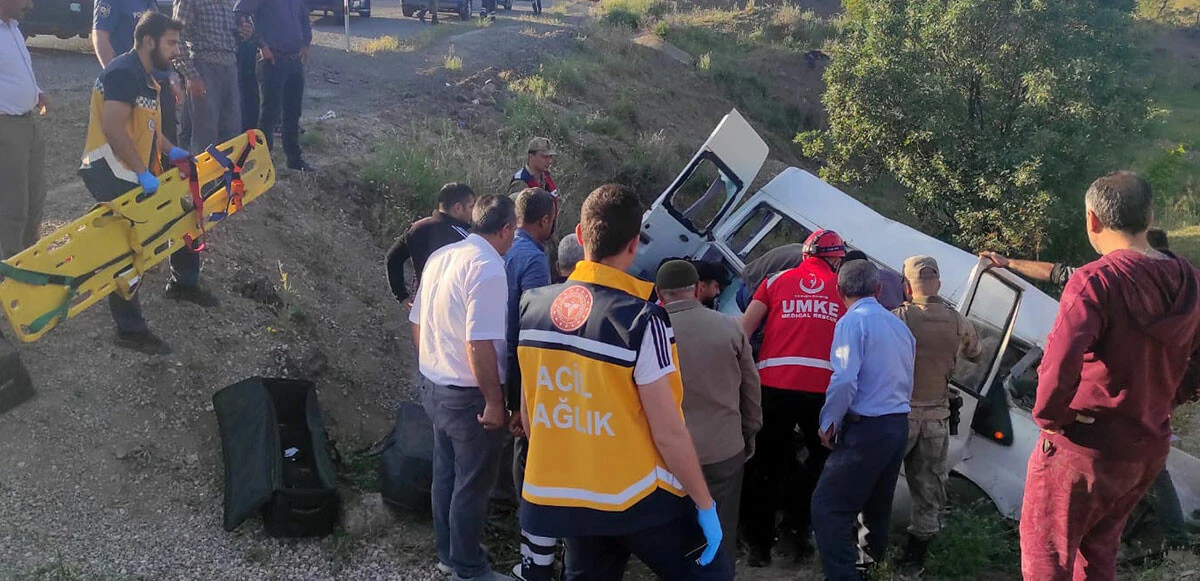 Siirt’te katliam gibi kaza: İşçileri taşıyan minibüs uçuruma yuvarlandı