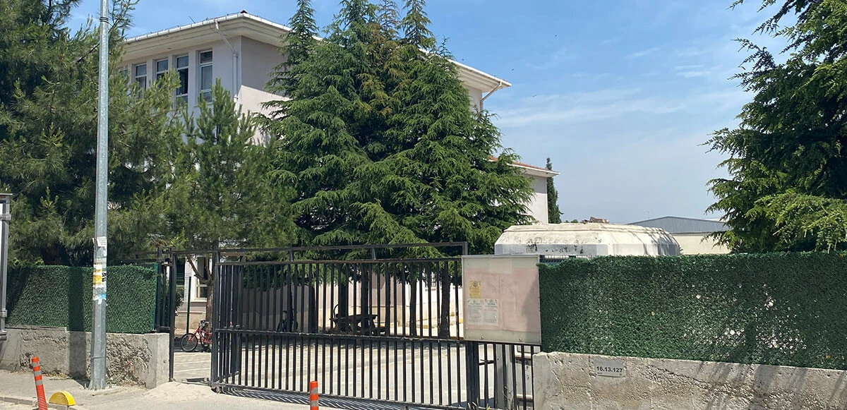 Bursa’da okul aile birliğinin dansözlü eğlencesine inceleme