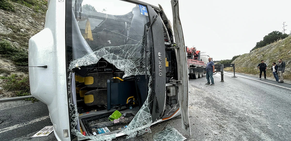 Başakşehir’de güvenlik personelleri taşıyan servis kaza yaptı!