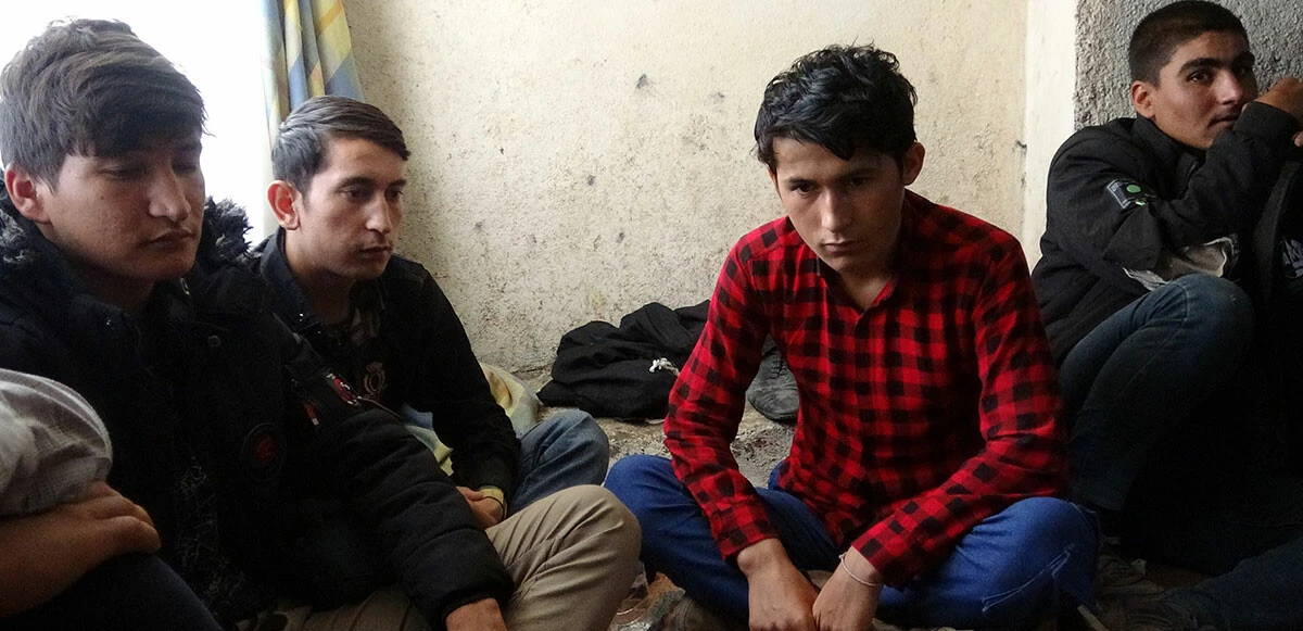 Van’da bir evin bodrumunda 24 kaçak göçmen yakalandı