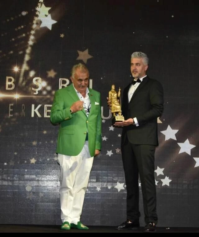 KAS-DER’den Cihan Ünal’a ‘En İyi Erkek Oyuncu’ ödülü…