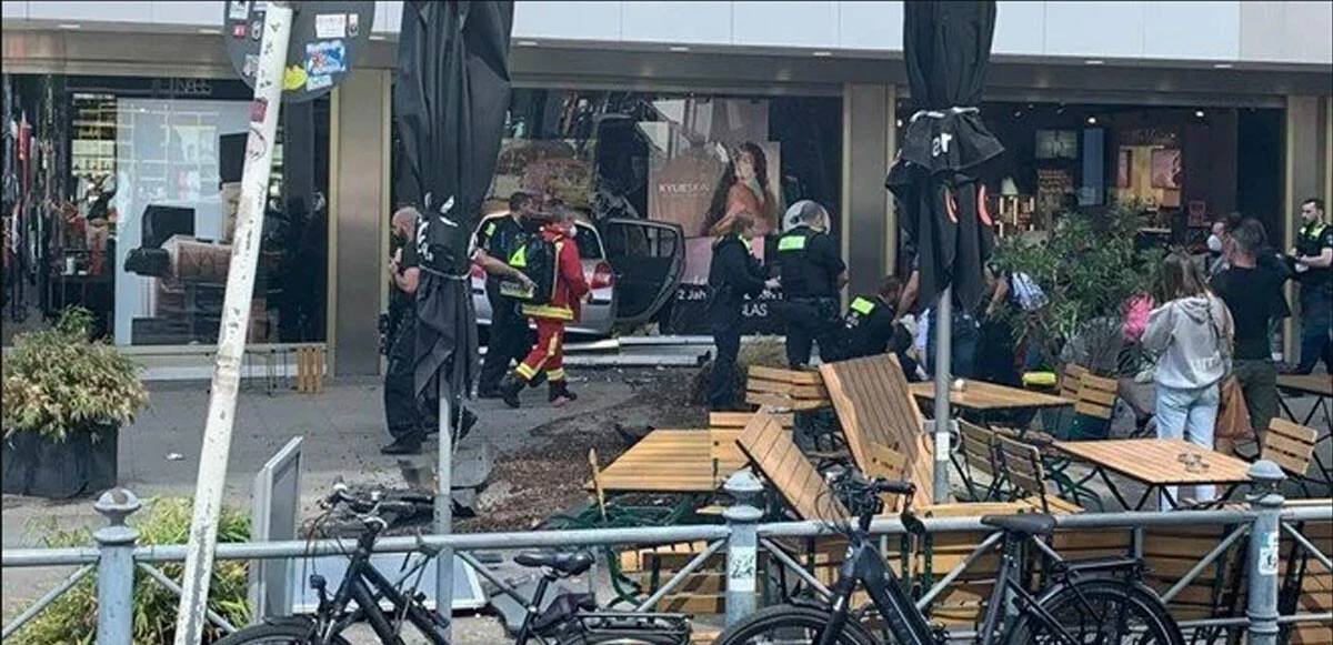 Berlin'de aracıyla kalabalığa dalan sürücü Türkiye karşıtı çıktı