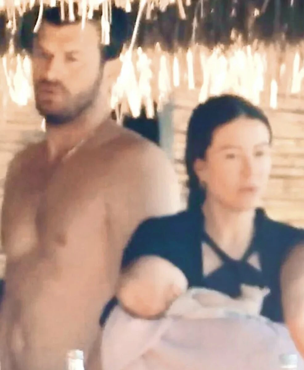 Kıvanç Tatlıtuğ ve Başak Dizer’in oğlu Kurt Efe ilk kez görüntülendi