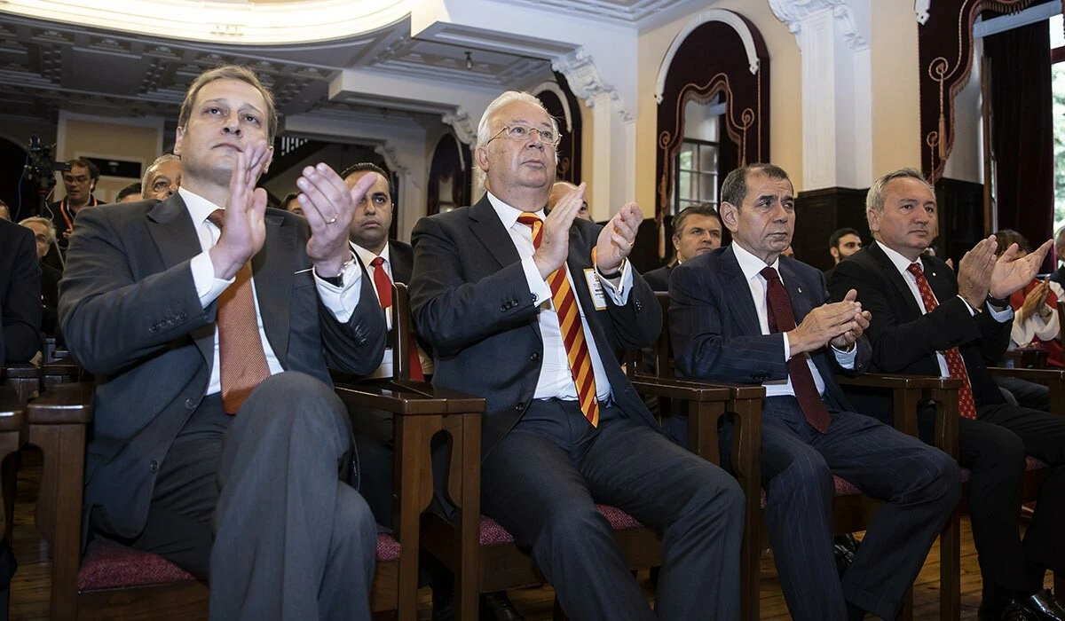 Son dakika! Galatasaray'da Dursun Özbek yeniden başkan: Geriden gelip seçimi kazandı