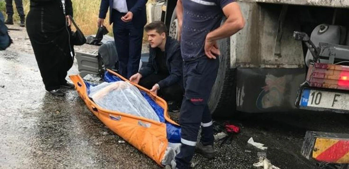 Son dakika: Katliam gibi kaza! Minibüs ile tanker çarpıştı: Çok sayıda ölü ve yaralı var