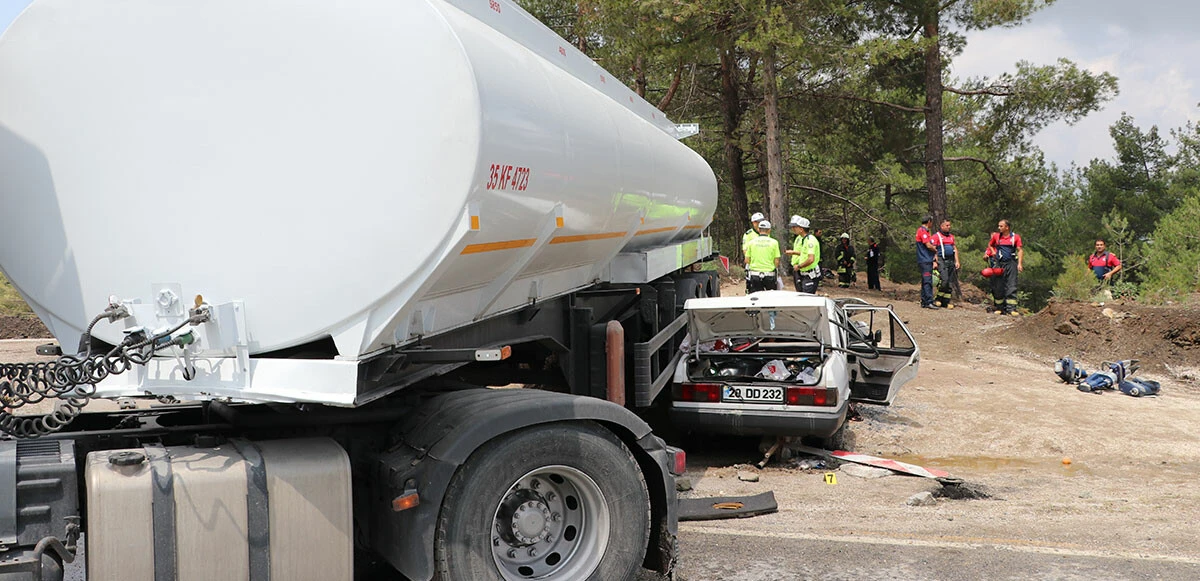 Akaryakıt tankeri otomobile çarptı! Aynı aileden 3 kişi hayatını kaybetti