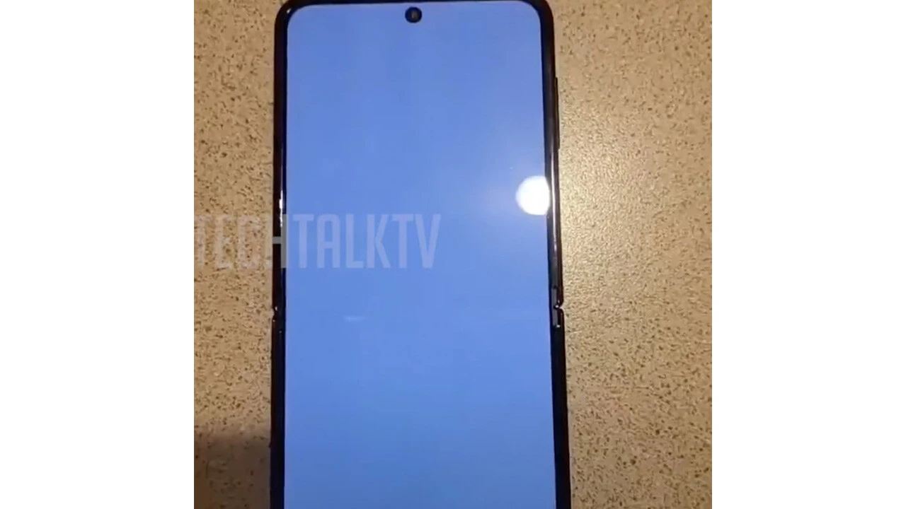Galaxy Z Flip 4 İçin Tüm Meraklar Ortadan Kalktı: Canlı Görüntüleri Ortaya Çıktı