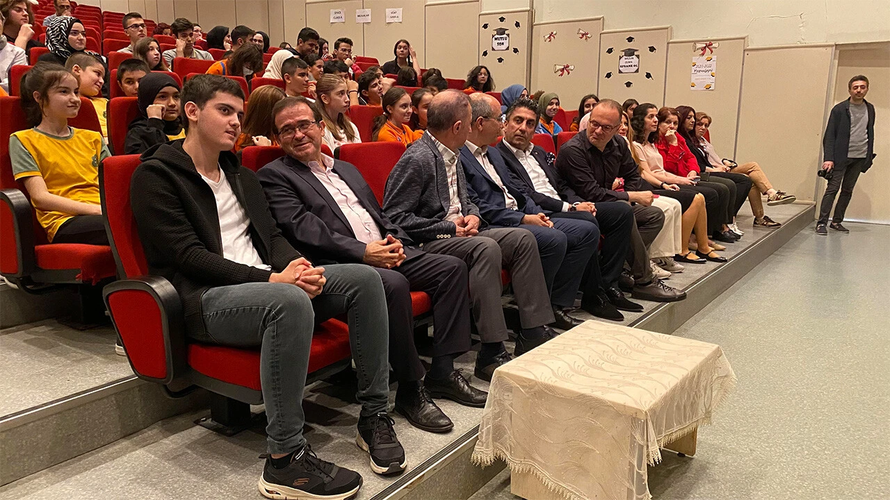 Buluşuyla tıp dünyasında çığır açtı: Bilim yarışmasında dünya birincisi oldu!