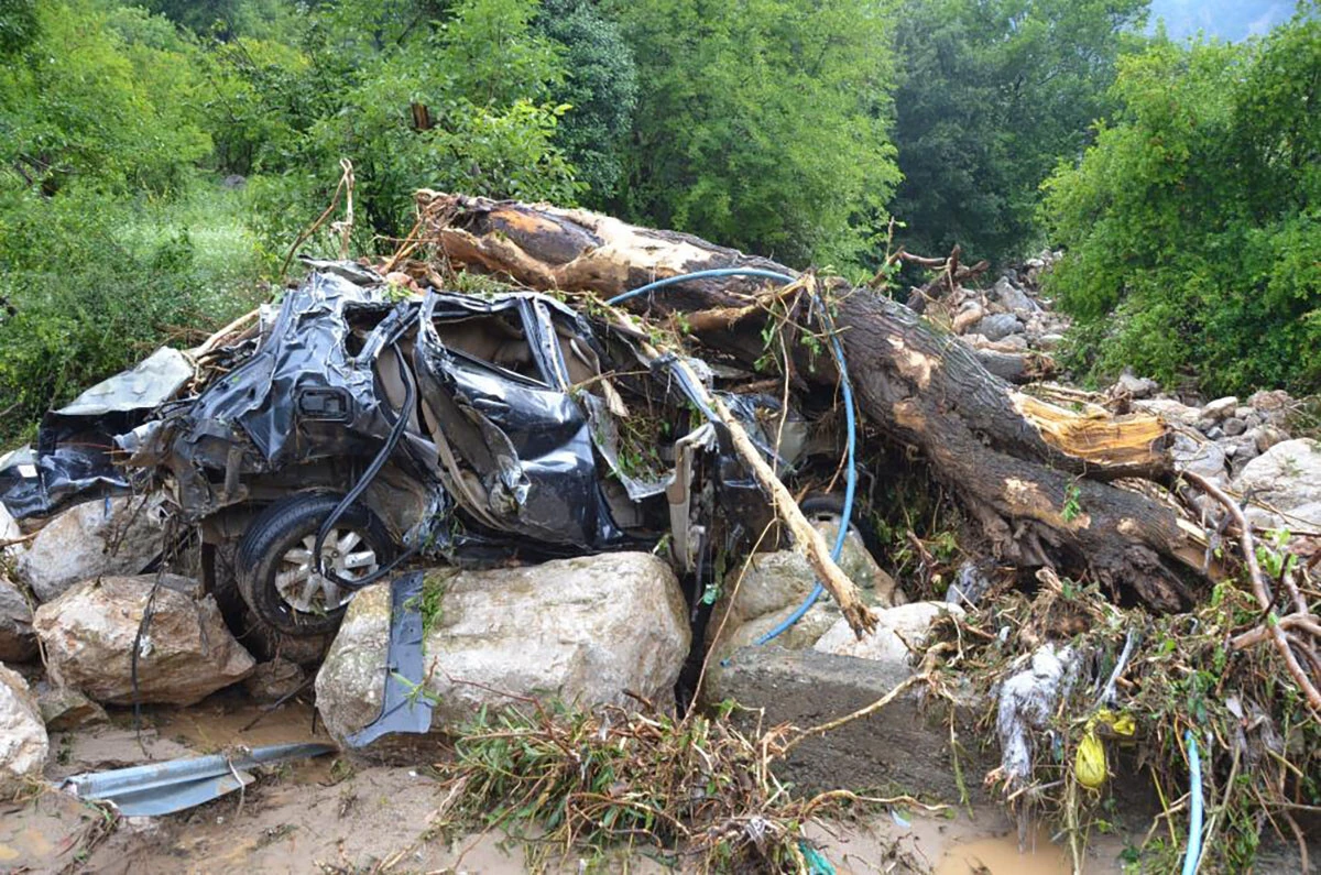 Adana'da sel felaketi: Sağanak nedeniyle dere taştı, evleri su bastı