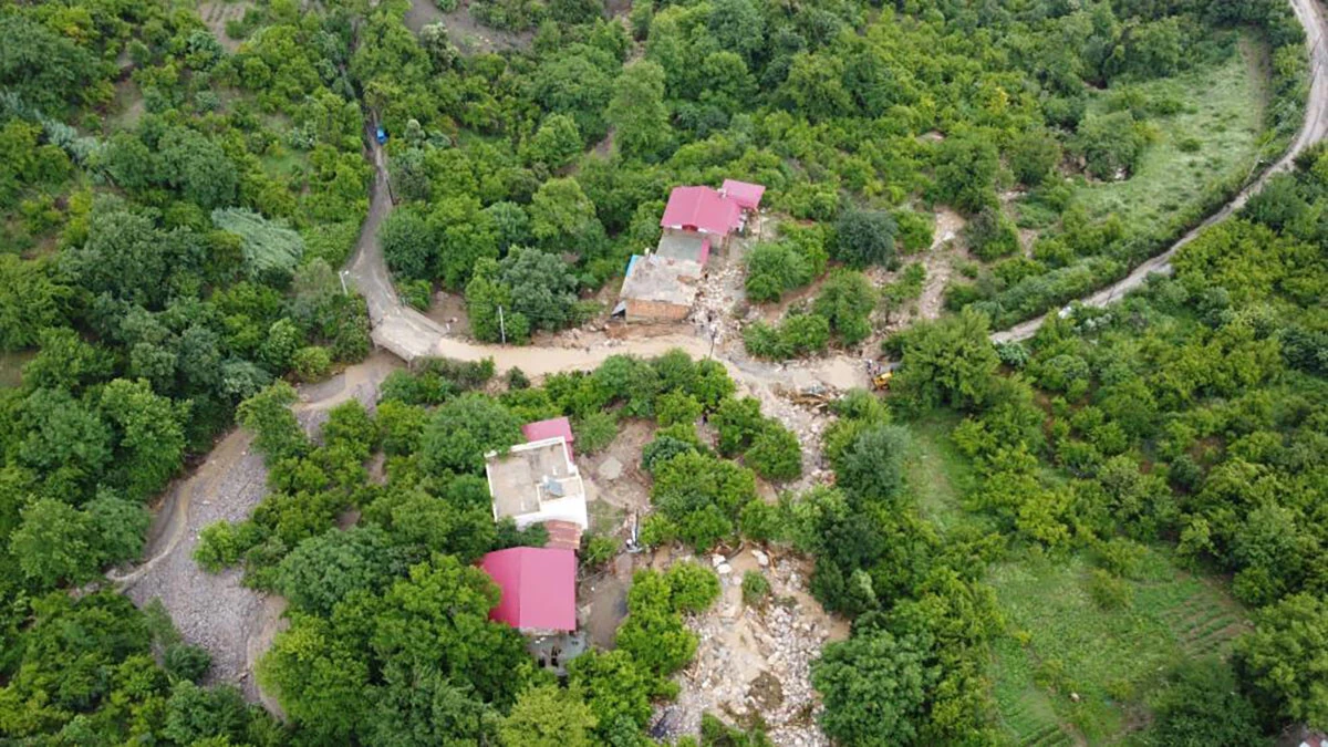 Adana'da sel felaketi: Sağanak nedeniyle dere taştı, evleri su bastı