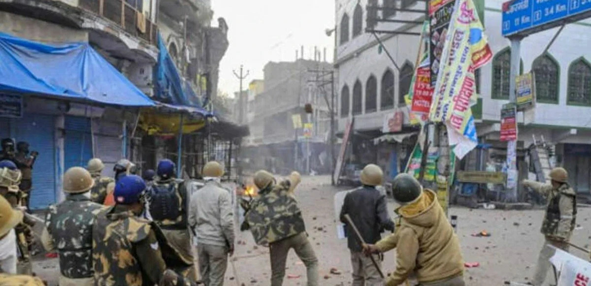 Hindistan'da Hazreti Muhammed'e hakareti protesto edenlerin evleri yıkıldı!