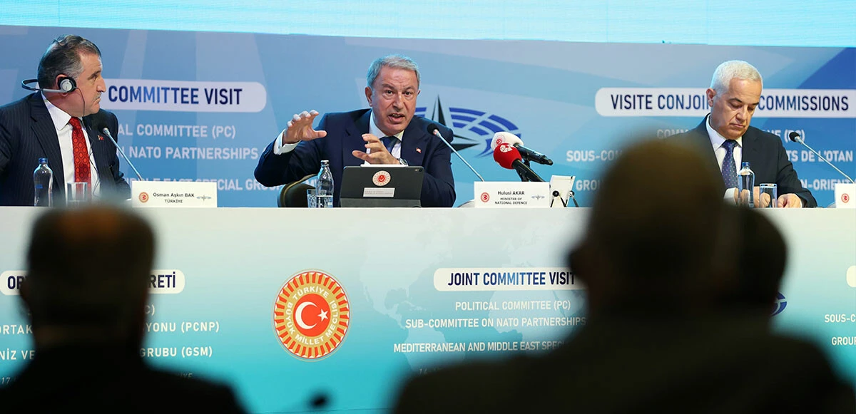 Bakan Akar Yunan parlamenterin hadsiz sözlerine sert cevap verdi: Teröristlere yer vererek müttefiklik olmaz