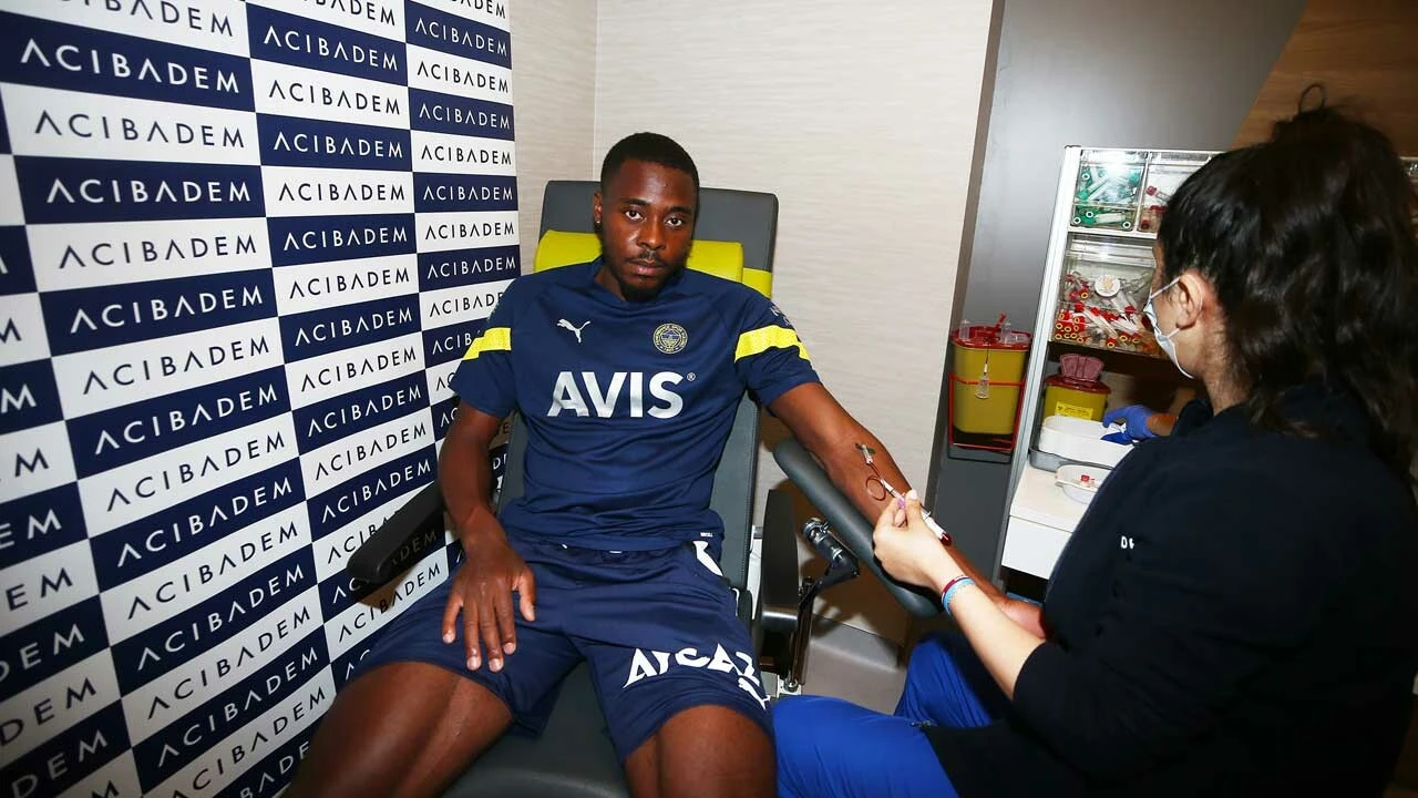 Dikkat çeken detay: Trabzonsporlu hemşire Jorge Jesus'tan kan aldı!