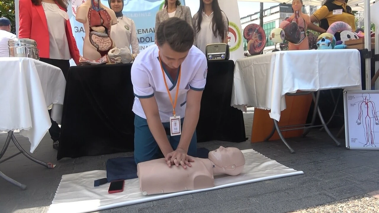 Bee Gees'in Stayin Alive şarkısıyla kalp masajı eğitimi