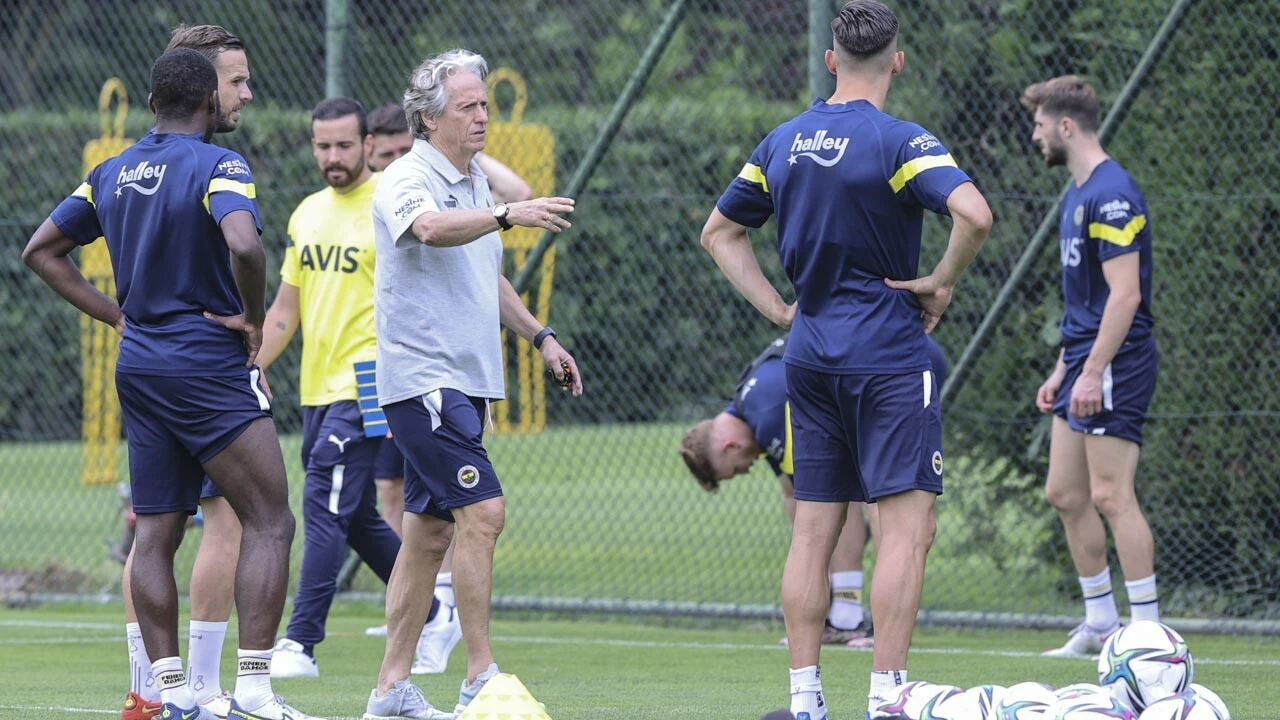 Fenerbahçe yeni hocasıyla sahaya indi