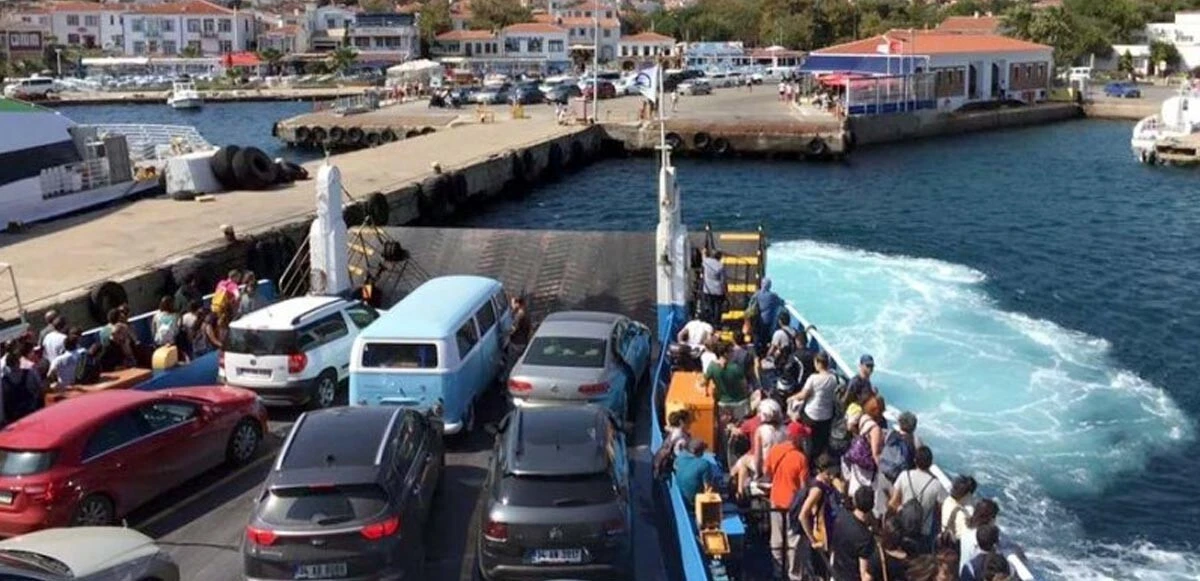 Tatilcilerin gözdesi Bozcaada için yeni karar: Midibüs ve otobüslerin girişi yasaklandı