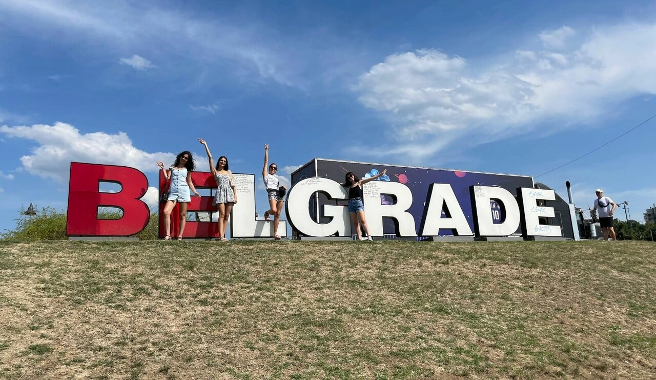 Cihan Tuna Arslan 33. yaş gününü takipçileri ile Belgrad’da kutladı