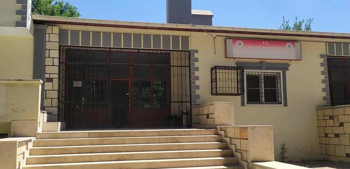 Gaziantep’te kan donduran cinayet: Hamile eşi ve 4 yaşındaki oğlunu darp edip bıçaklayarak öldürdü