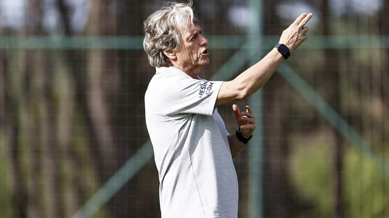 Fenerbahçe'de yabancı krizi: Kadro doldu taştı!